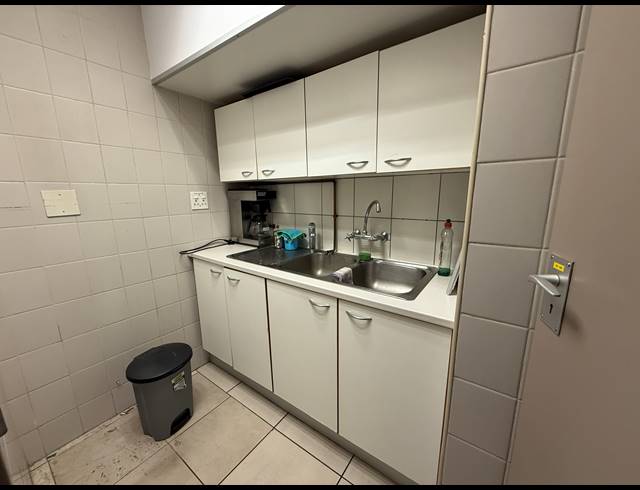 555M² OFFICE TO LET IN PARKTOWN